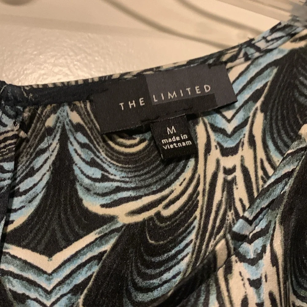 The Limited Black and White Boxy 3/4 Sleeve Blouse - Picture 3 of 3